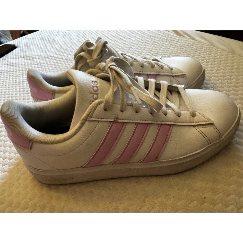 Women's Adidas White/Pink Low Top Lace-Up Athletic Sneaker, White/Pink EUC SB18